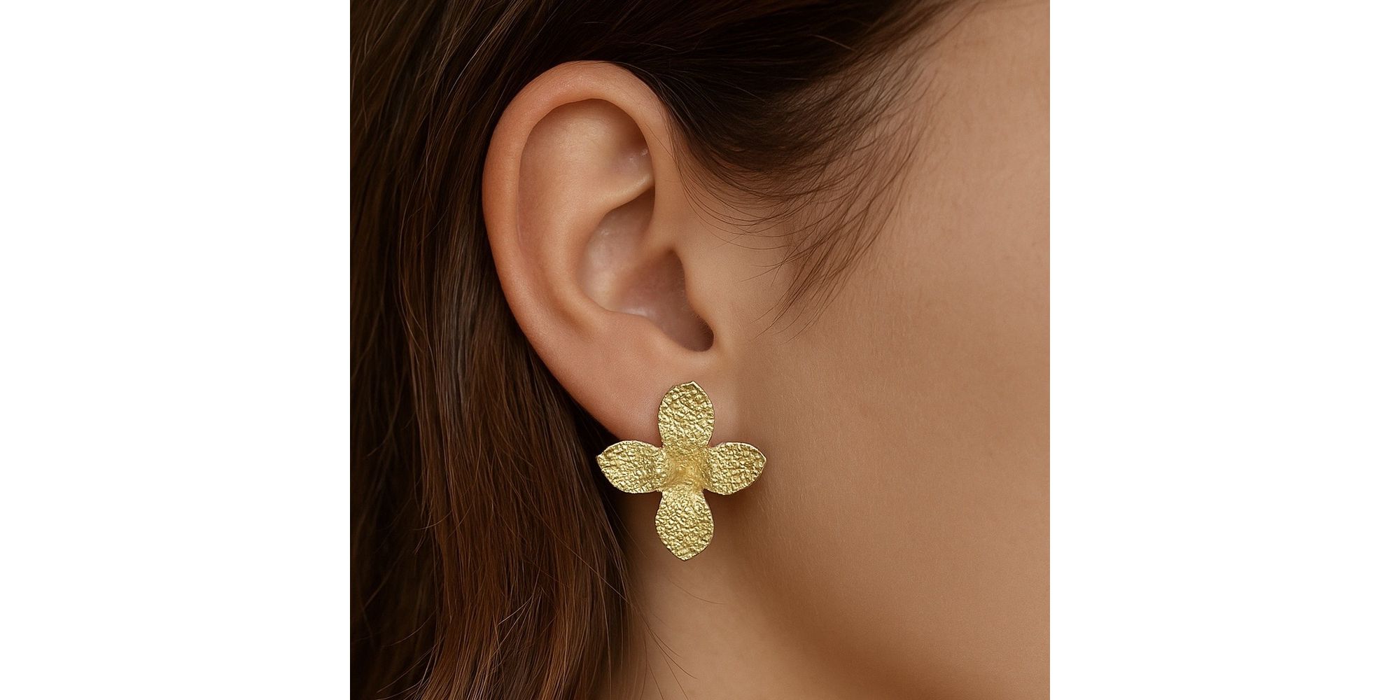 Brinco Flor Glamour Banhado a Ouro 18K