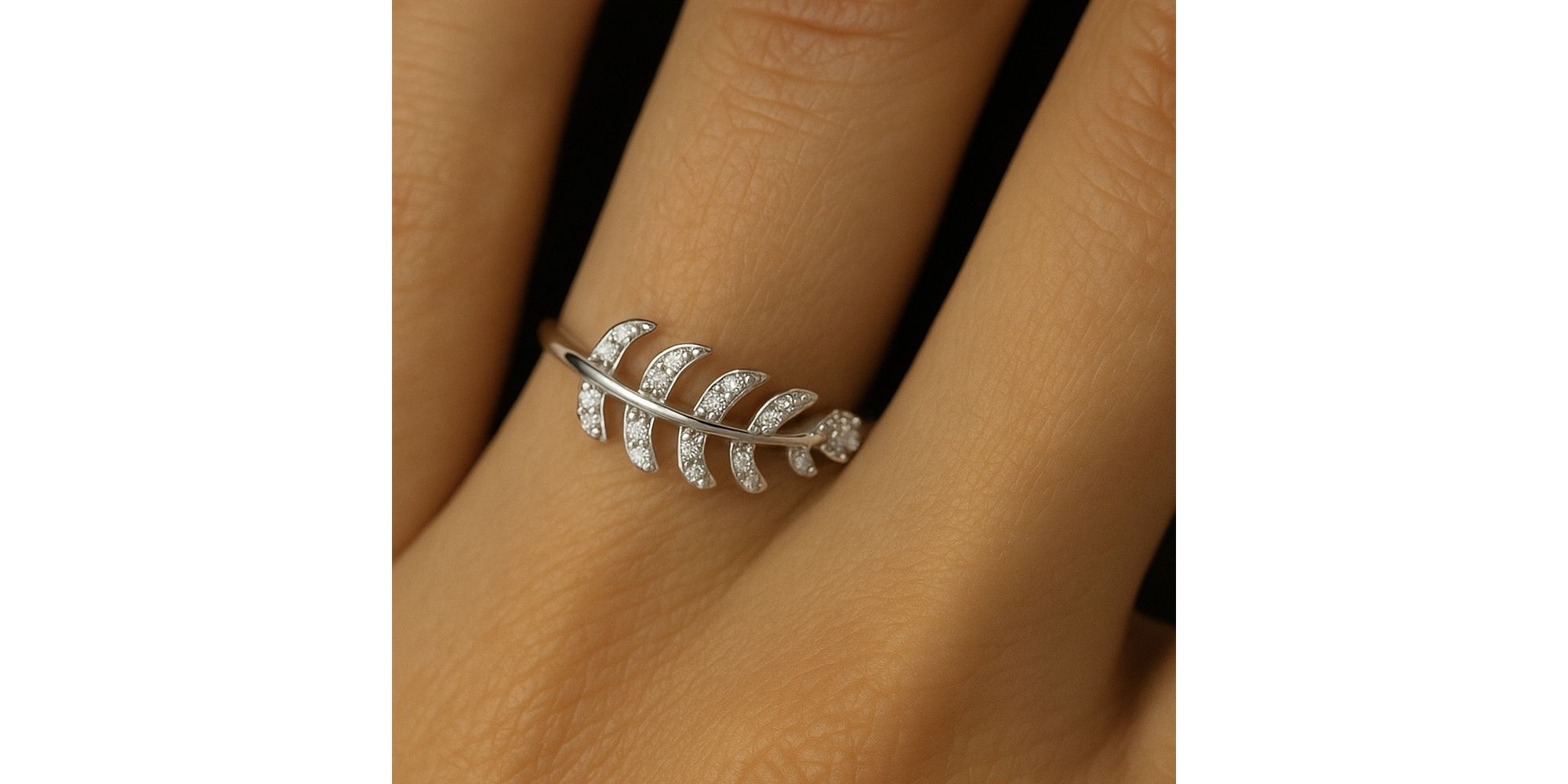 Anel Ramo Cristal Cravejado Banhado a Prata 925