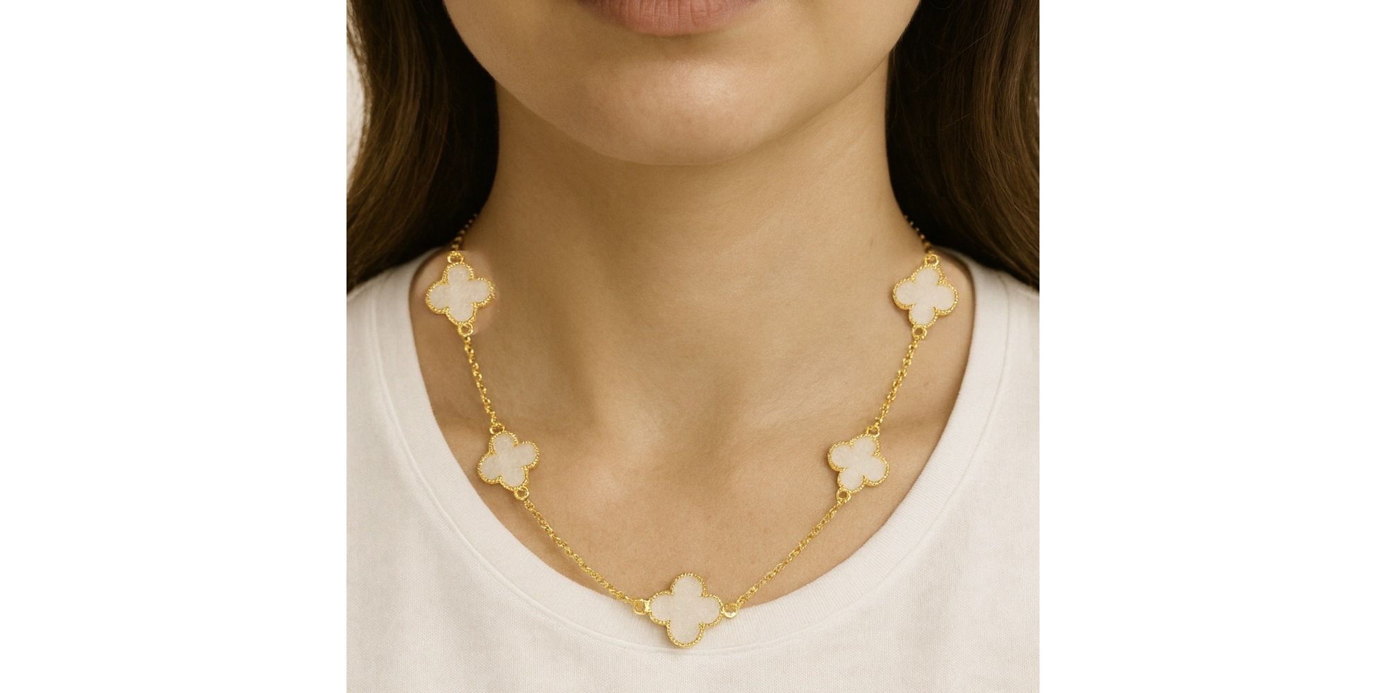 Colar Cinco Trevo Pérola Virgínia Banhado A Ouro 18K