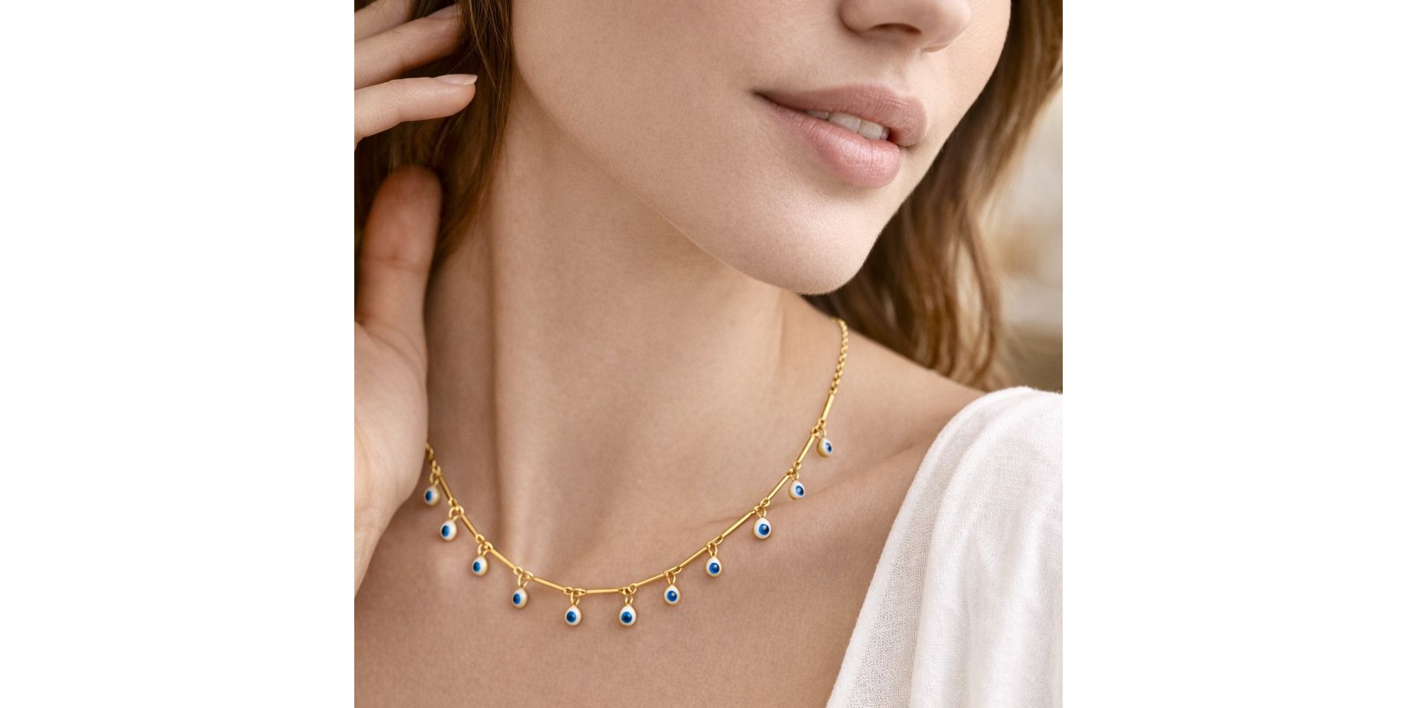 Colar Olho Grego Branco Azul Claro Pendurado Banhado a Ouro 18K