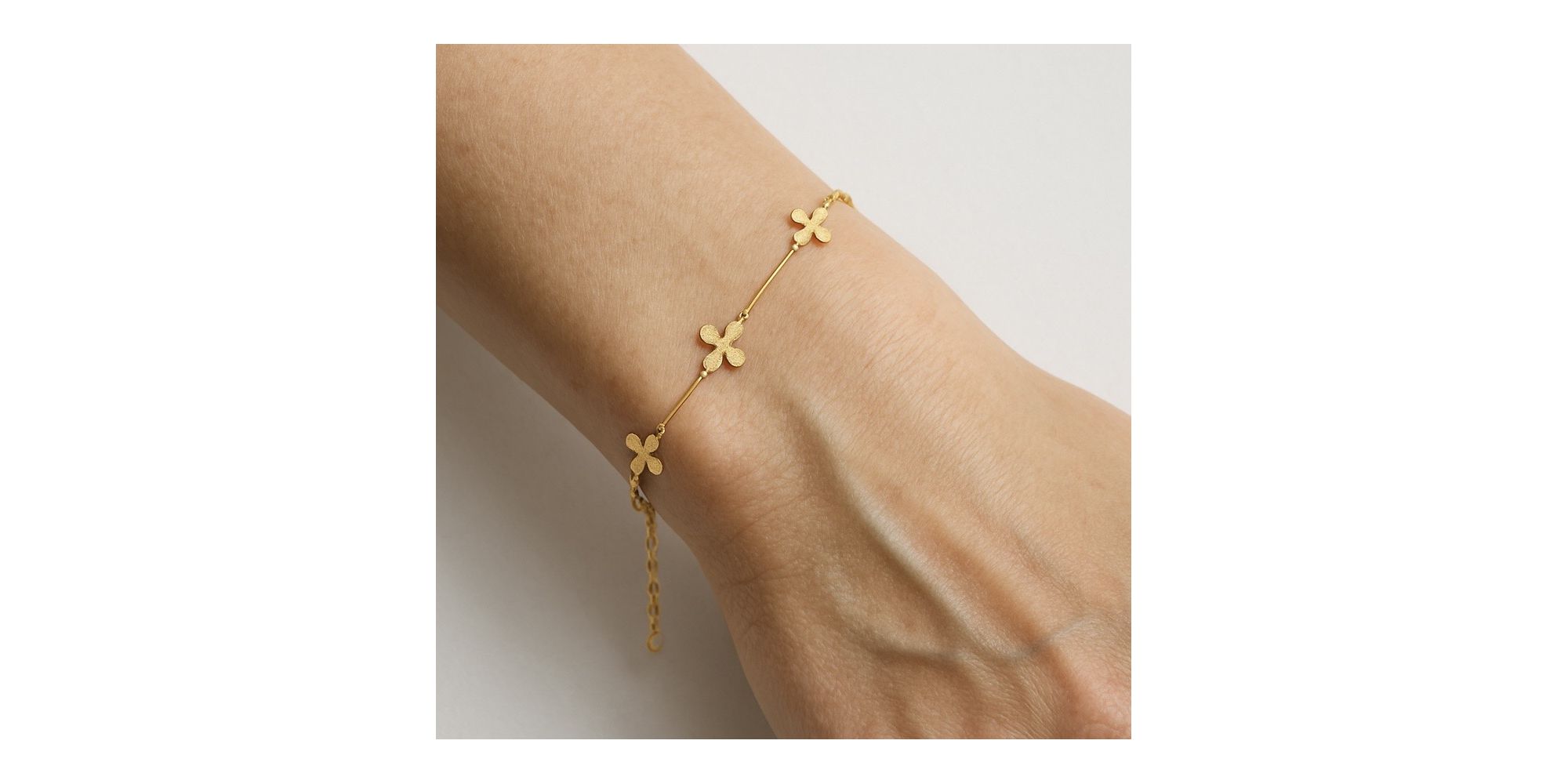 Pulseira Cinco Trevo Canutilho Espaçada Banhado A Ouro 18k