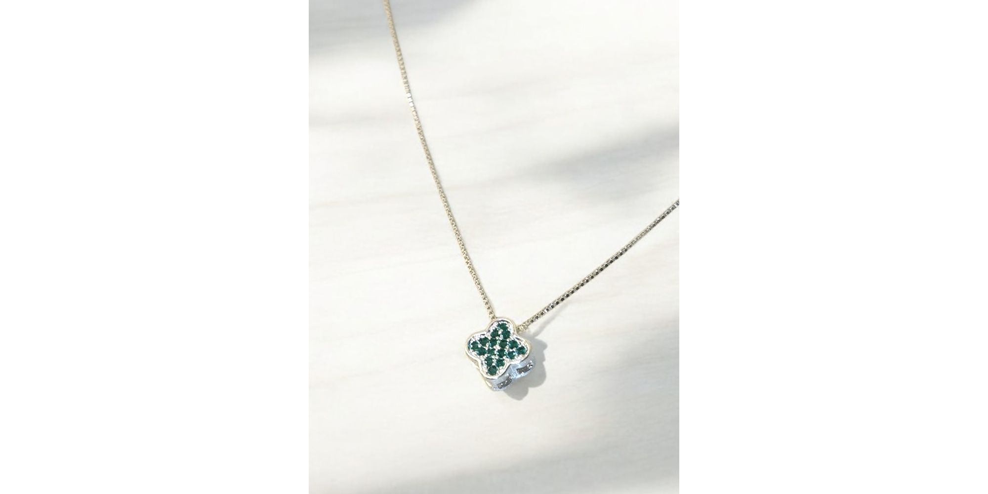 Colar Trevo Verde Mini Cravejado Banhado A Prata 925