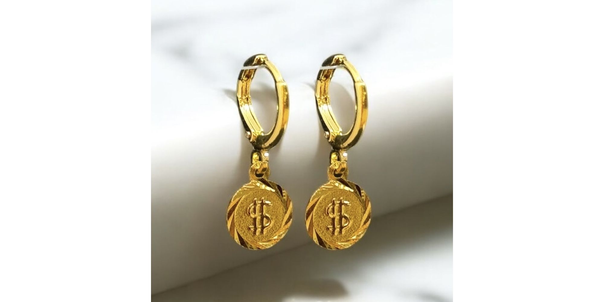 Brinco Argola Tqt Cifrão Banhado a Ouro 18k