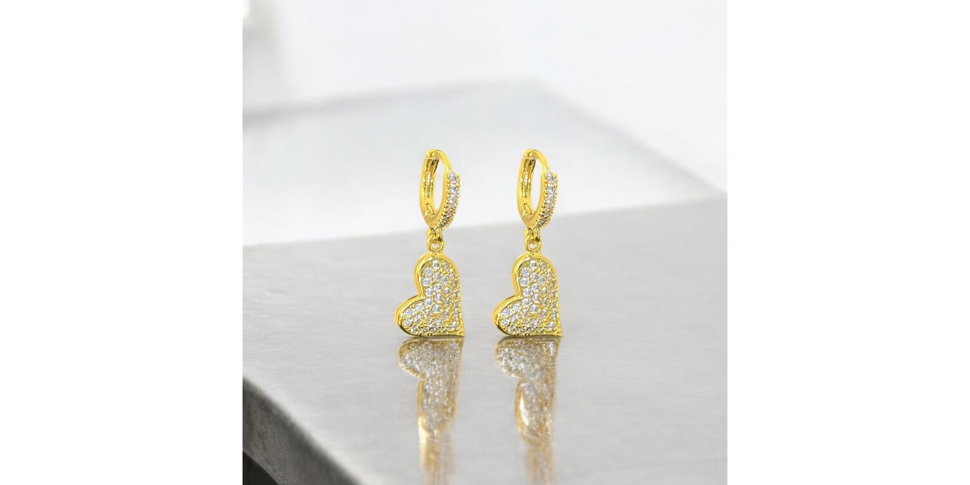 Brinco Coração Tranqueta Cravejado Banhado A Ouro 18K