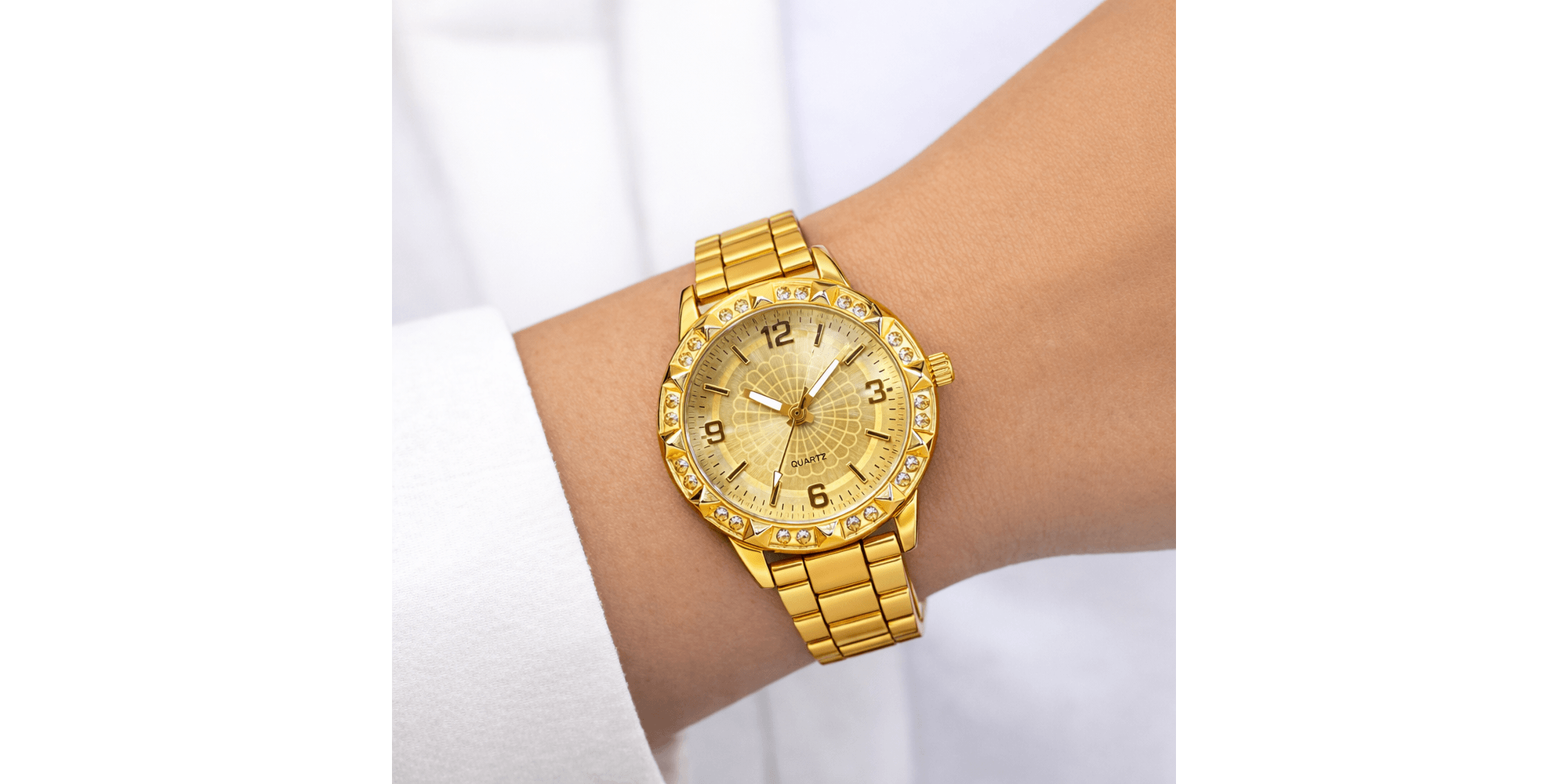 Relógio Quartz Rebite Aço Dourado