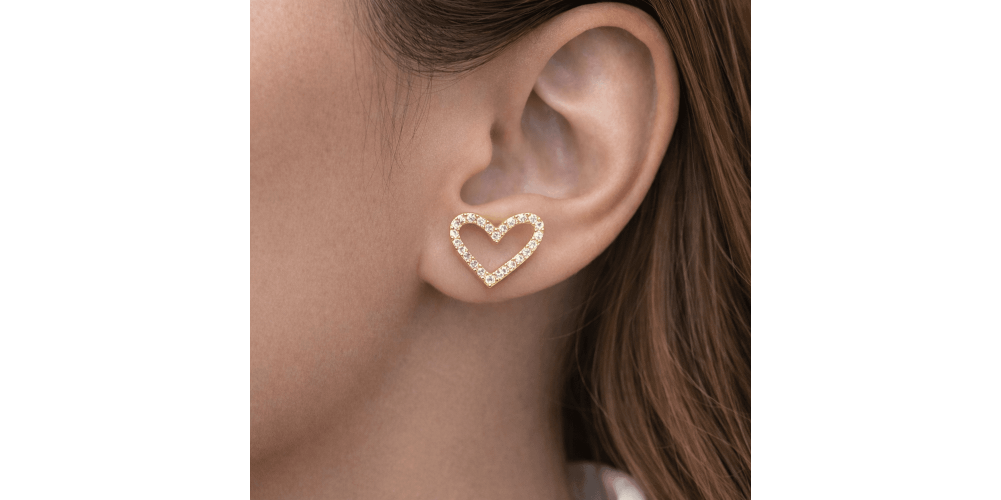 Brinco Coração Vazado Cravejado Hipoalergênico Banhado a Ouro 18k