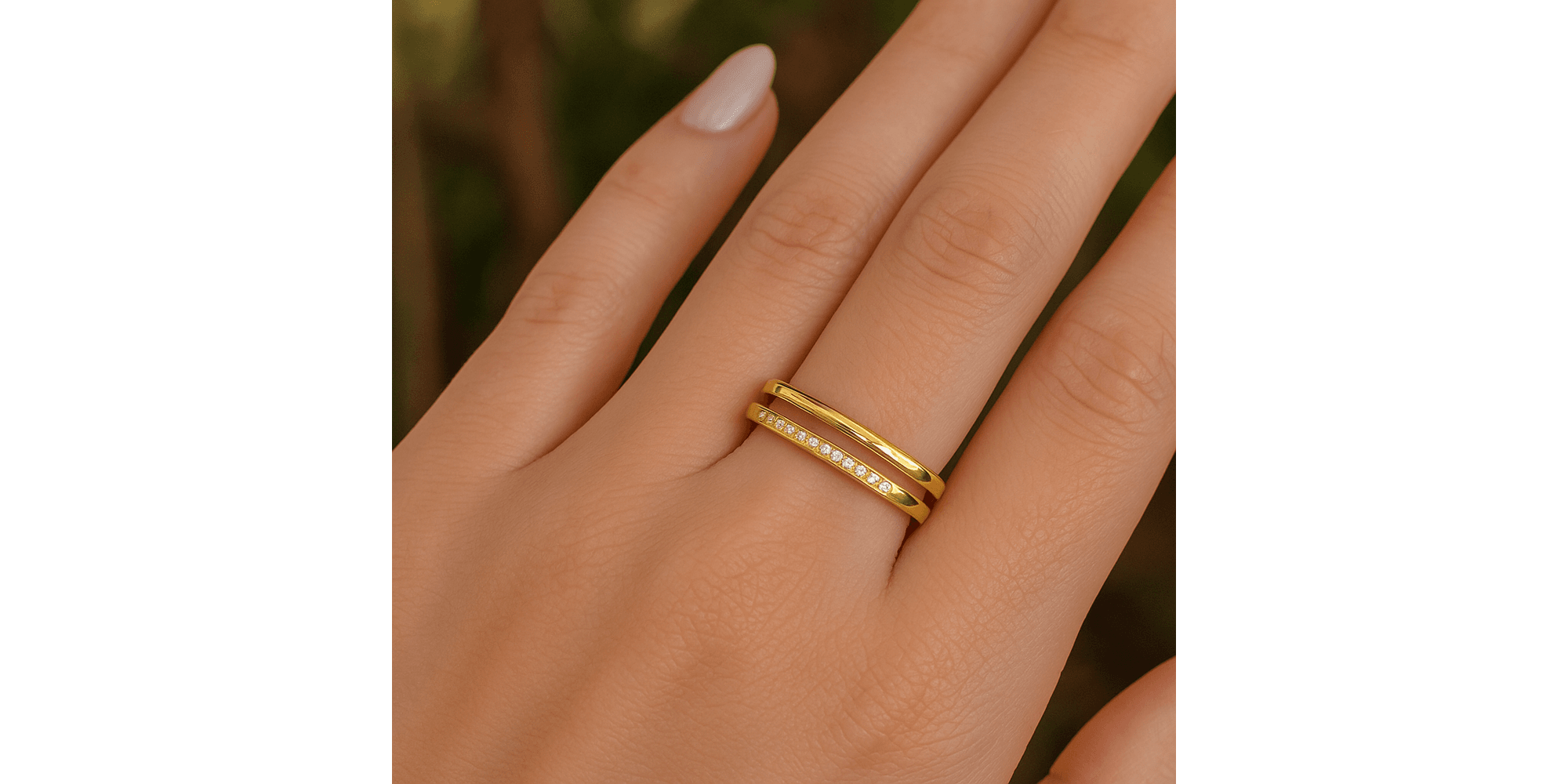 Anel Quadrado 2 Linhas Cristal Cravejado Banhado a Ouro 18K