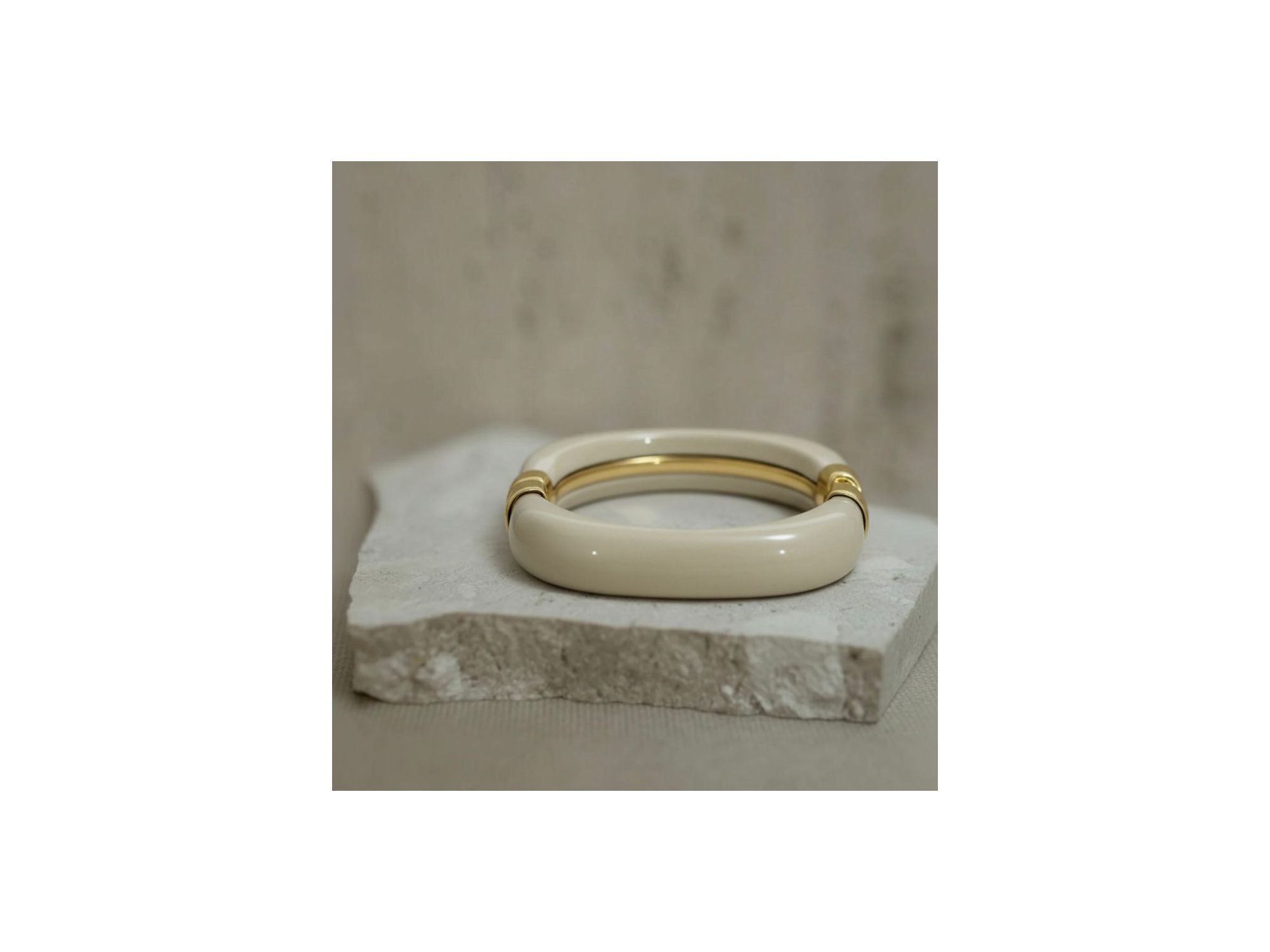 Bracelete Acrílico Off White Premium - Vértice Acessórios