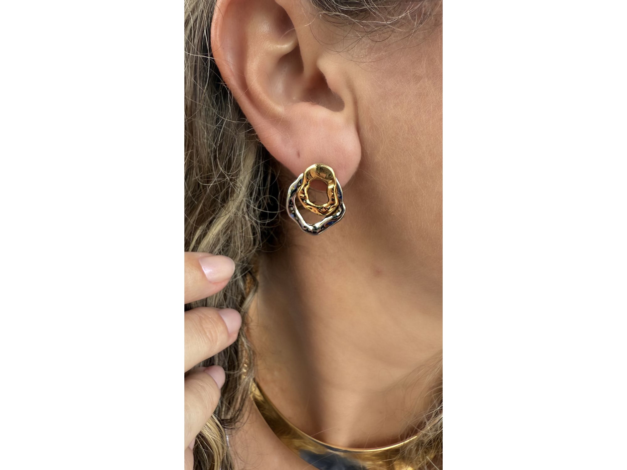 Brinco Martelado Orgânico Premium - Vértice Acessórios