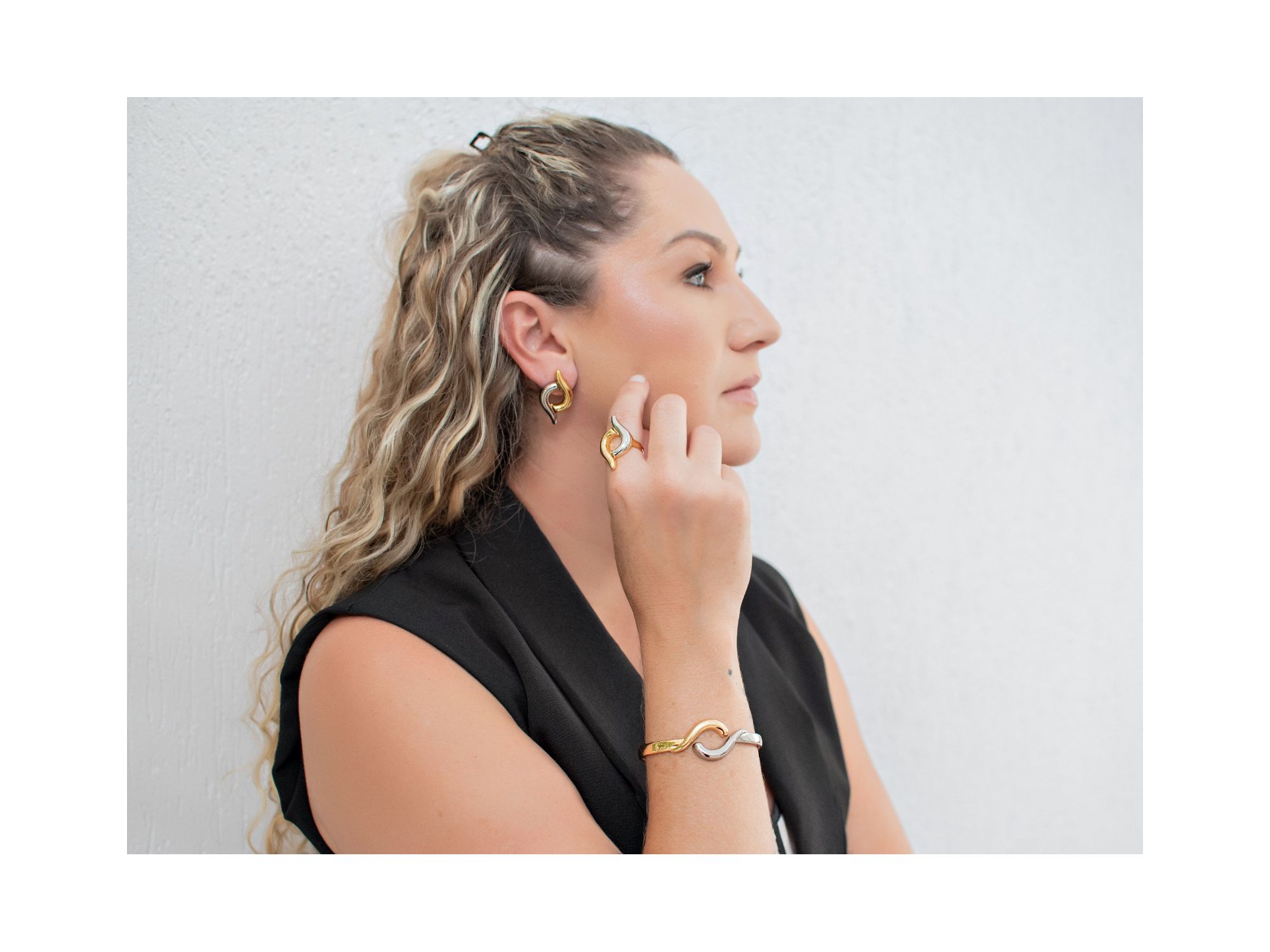 Conjunto Brinco, Anel e Bracelete com Mix de Banho - Vértice Acessórios