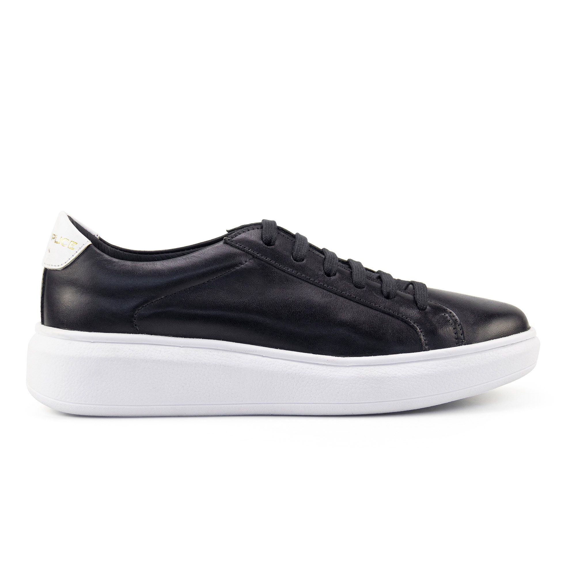 Ttenis feminino em couro na cor preto com solado branco e confortavel