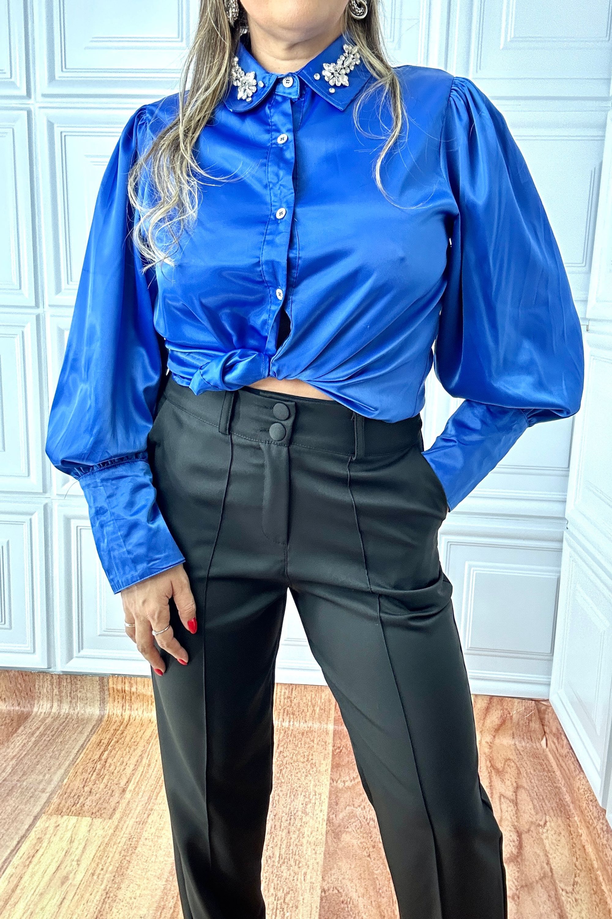 Camisa De Cetim Detalhe De Strass Azul - Vanessa Marques Boutique
