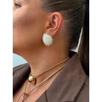 BRINCO BOHO CHAPA OVAL ORGANIC PEROLADO BANHADO A OURO