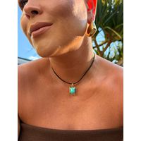 COLAR COURO BOHO CAFÉ E PINGENTE TURQUESA BANHADO A OURO