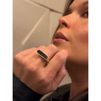 ANEL REGULÁVEL LISO RESINADO PRETO BANHADO A OURO