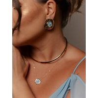 BRINCO CHAPA RESINADA AZUL BANHADO A OURO