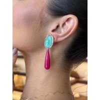 BRINCO ORGANIC RESINADO VERDE ÁGUA E FUCSIA BANHADO A OURO