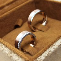 Alianças Duo Radiante Bodas em Ouro 18k com Lateral Cravejada