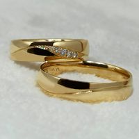 Aliança para Casamento Ondas de Diamantes - Ouro 18k 