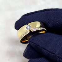 Aliança de Casamento Elegância Radiante em Ouro 18k Cravejada Diamantes