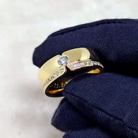 Alianças Elegância Radiante Classica em Ouro 18k - Cravejada com Diamantes