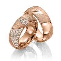 Alianças Luxo Texturizadas - Ouro 18k com 52 Diamantes - 7,5 Milímetros