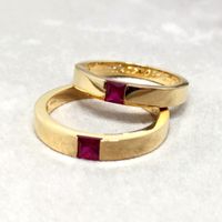 Aliança de Casamento com a Cravação de Pedras Preciosas - Ouro 18k