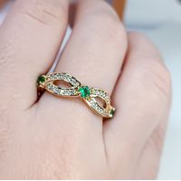 Aliança de Casamento Luxuosas Esmeraldas Cravejadas com Diamantes