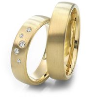 Aliança De Casamento em Ouro Amarelo Com Diamantes 