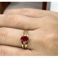 Anel de Formatura Oval Borda com Pedras