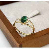 Anel de Formatura Oval Borda com Pedras Esmeralda