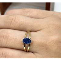 Anel de Formatura Oval Borda com Pedras Safira