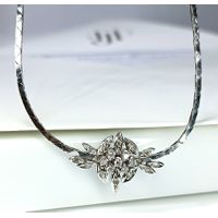 Gargantilha em Ouro Laminada Italiana com Pingente Folhas Cravejado com Brilhantes