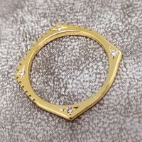 Meia Aliança Quadrada em Ouro 18k com Diamantes