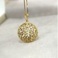 Pingente Redondo Flôr de Lotus em Ouro 18k