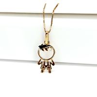 Pingente em Ouro Amarelo 18k Menino Short e Franja