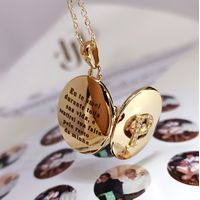 Relicário Radiante Inicial em Ouro 18k 750 Oval com Letra e Brilhantes