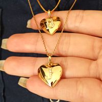 Relicário Coração Radiante em Ouro 18k Gravação de Letra com Diamantes