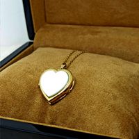 Relicário Coração de Afeto de Coração com Madre Pérola - Ouro 18k 