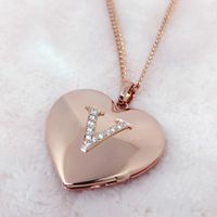 Relicário Coração Radiante em Ouro 18k Gravação de Letra com Diamantes