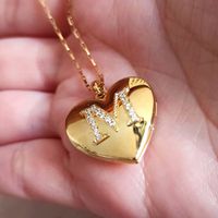 Relicário Coração Radiante em Ouro 18k Gravação de Letra com Diamantes