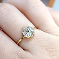 Anel em Ouro 18k Flor com Pétalas Cravejadas