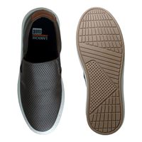Slip On Street em Couro Café + Grátis Relógio Digital Preto