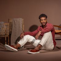 Mule com Fecho Masculino Connect em Couro - Brown
