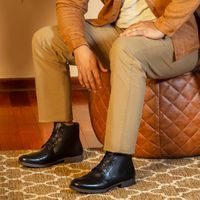 Bota Saara Retro em Couro - Preto