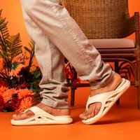 Chinelo Nuvem Cloud Dedo - Bege + Brinde Relógio Digital