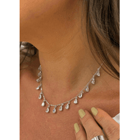 COLAR GOTAS CRISTAL CRAVEJADAS BANHADA A RÓDIO BRANCO 