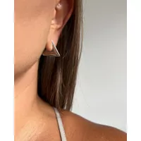 BRINCO ARGOLA TRIANGULAR BANHADO A RODIO BRANCO