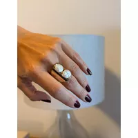 ANEL REGULÁVEL CHAPA E PÉROLAS BARROCAS BANHADO A OURO