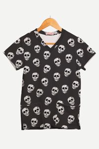 Blusa Estampada Caveiras Noturnas em Malha Confort